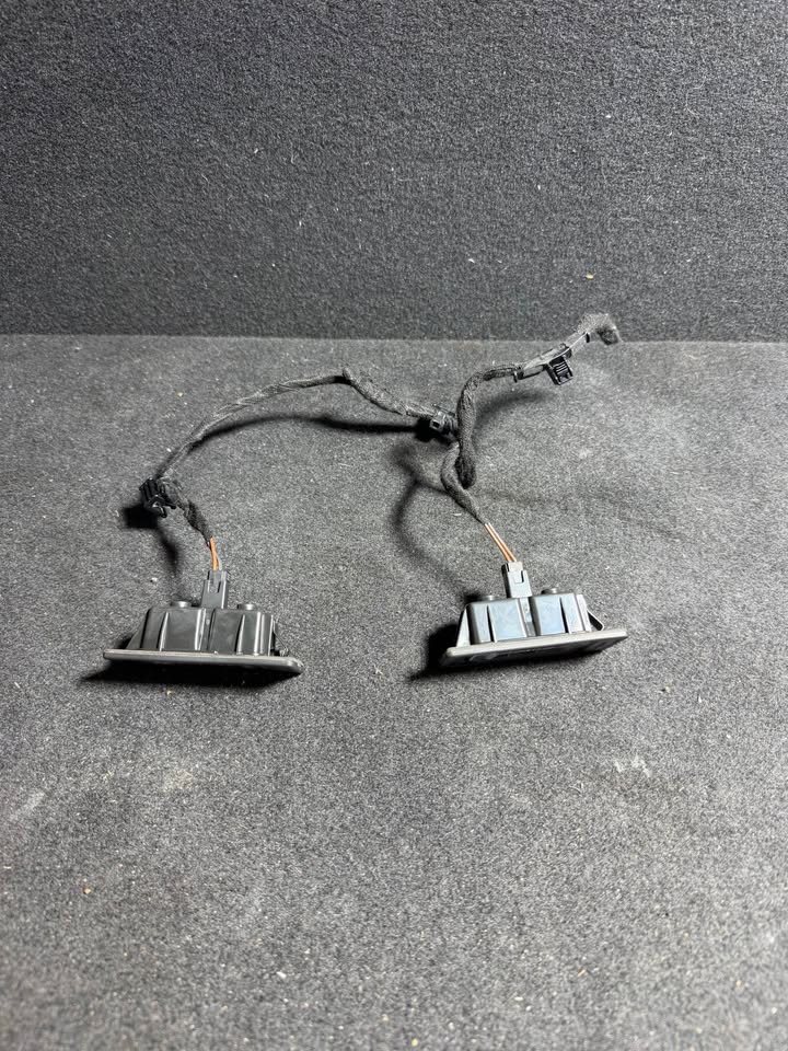 NUMBER PLATE LIGHTS