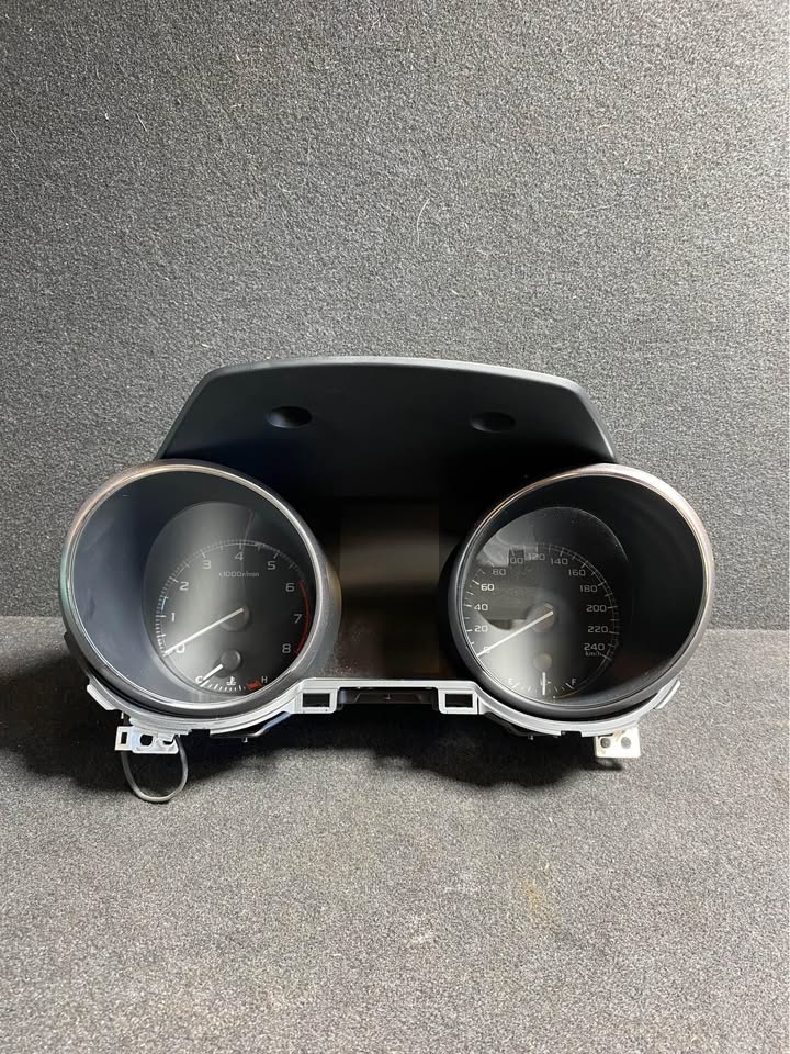 INSTRUMENT CLUSTER