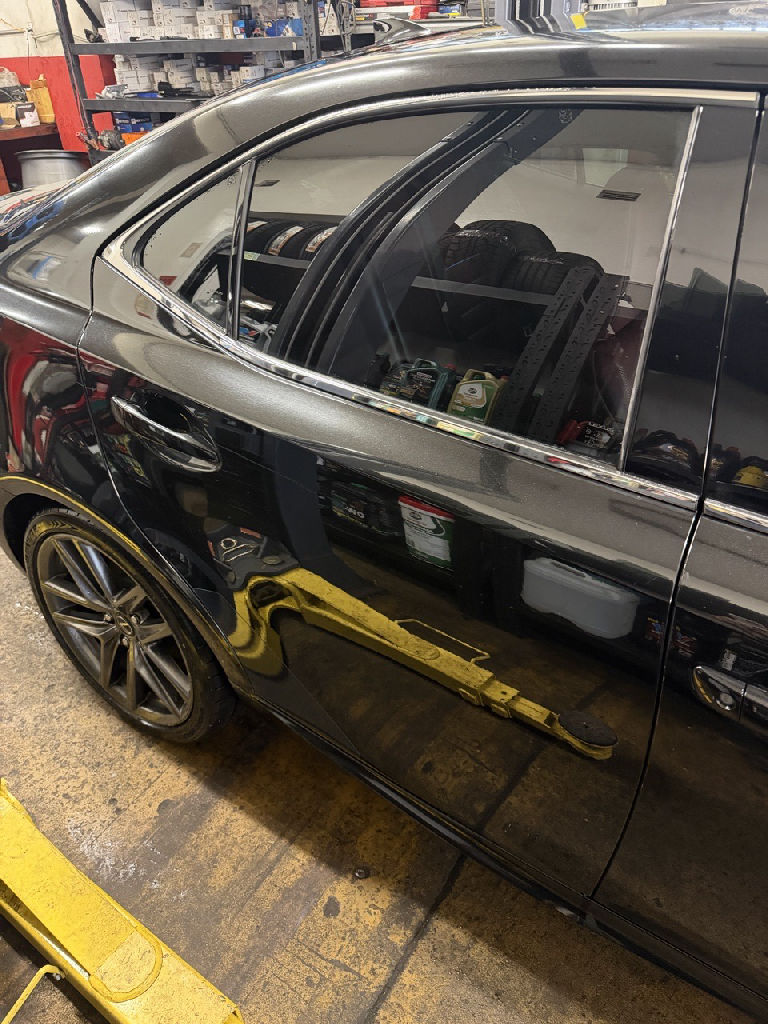 RIGHT REAR DOOR