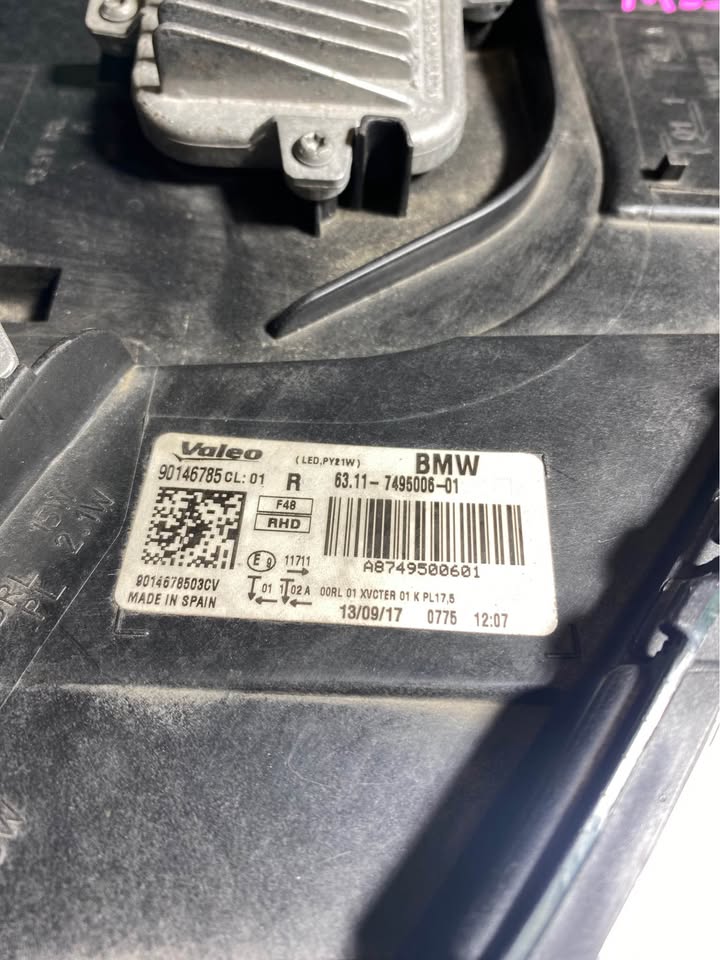 Right Headlight photo 3