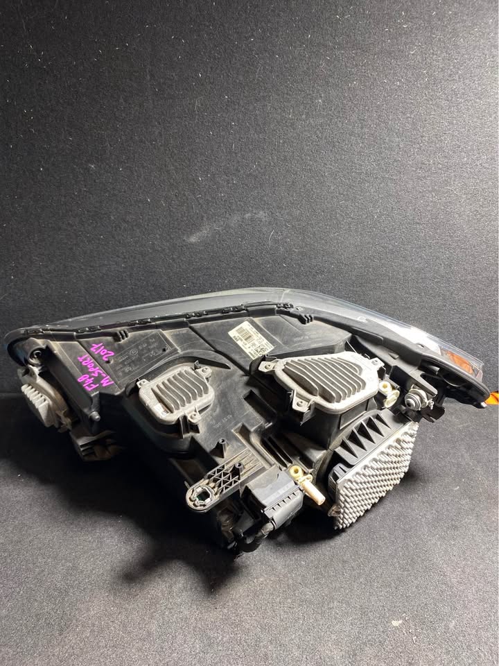 Right Headlight photo 2