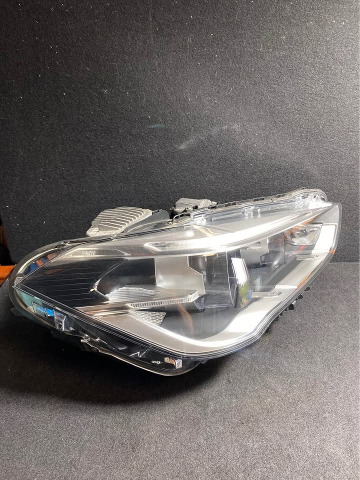 Right Headlight photo 5