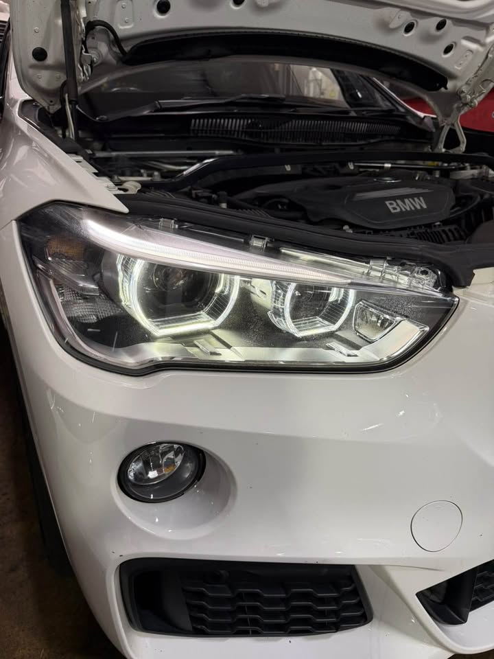 Right Headlight photo 6