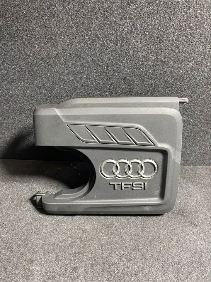 ENGINE COVER