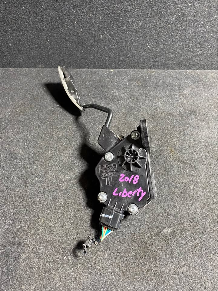 ACCELERATOR PEDAL