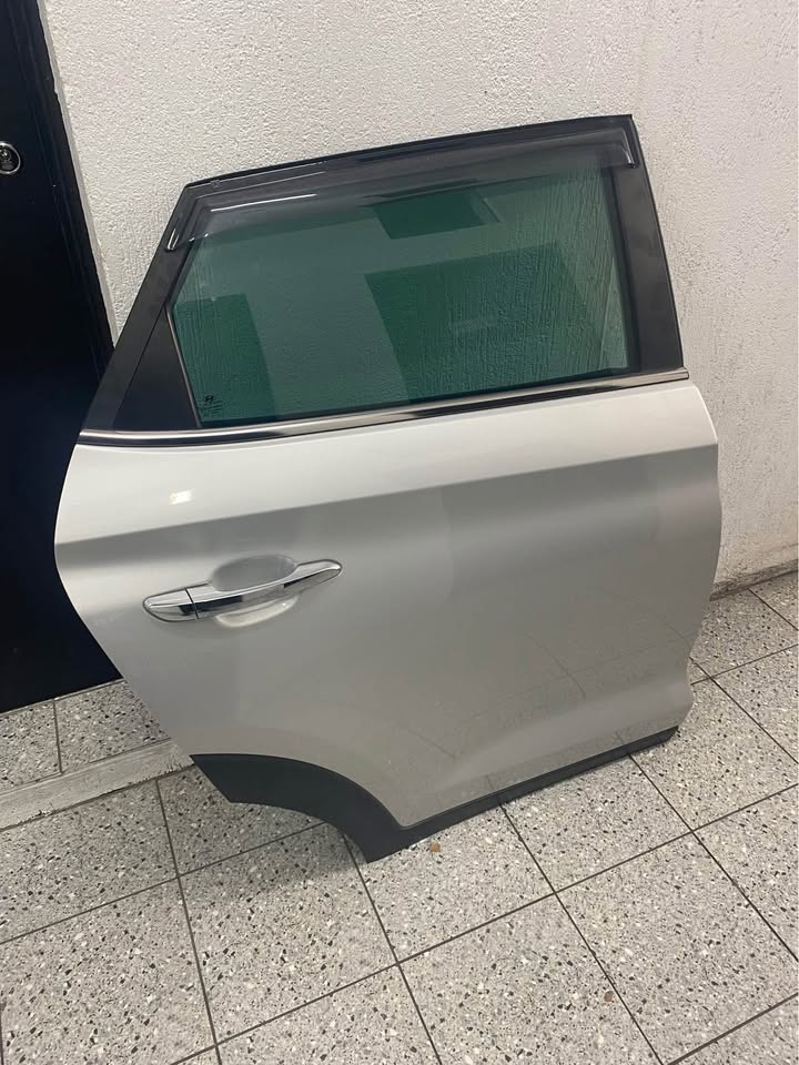 RIGHT REAR DOOR