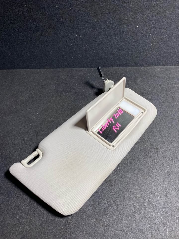 RIGHT SUNVISOR