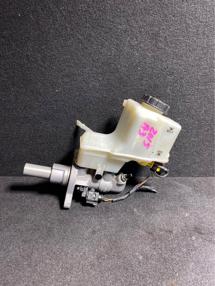 MASTER CYLINDER