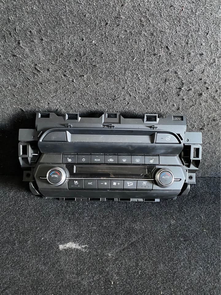 HEATER / AC CONTROLS