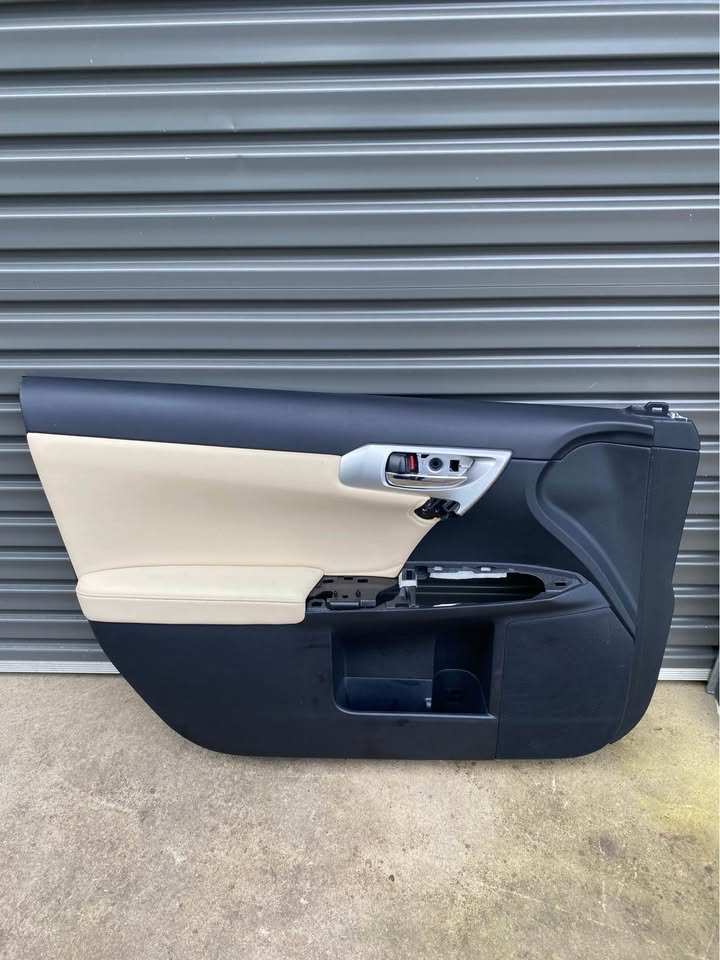LF DOOR TRIM