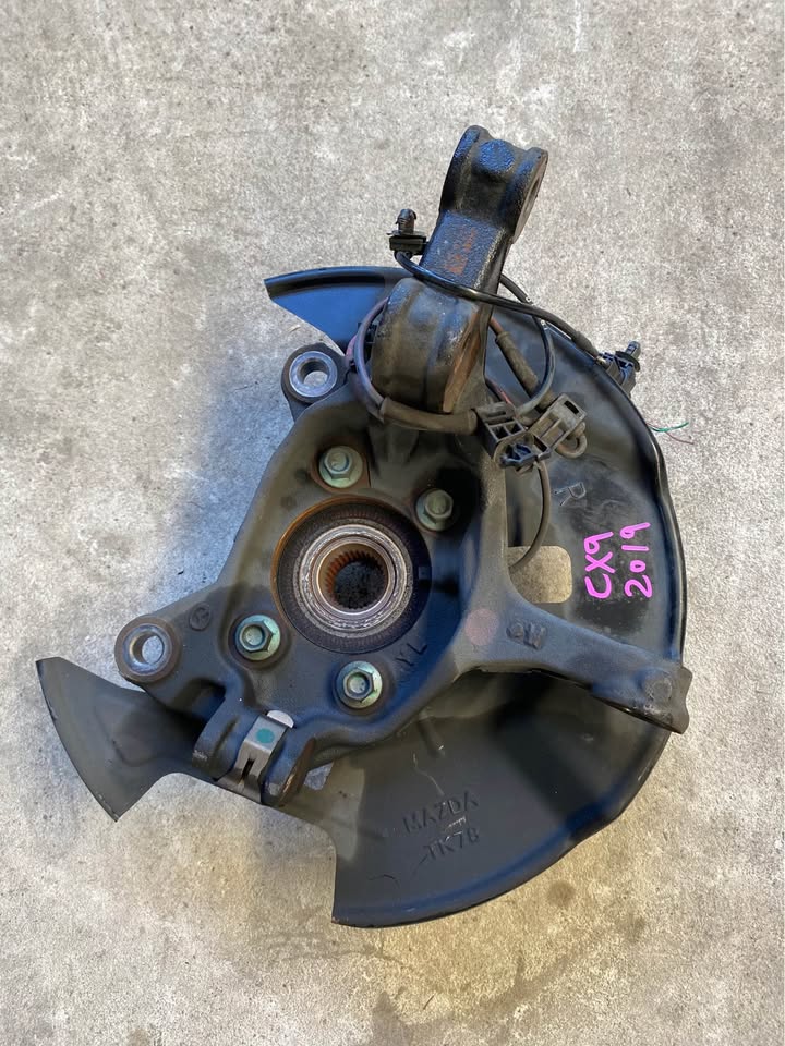 RIGHT FRONT HUB