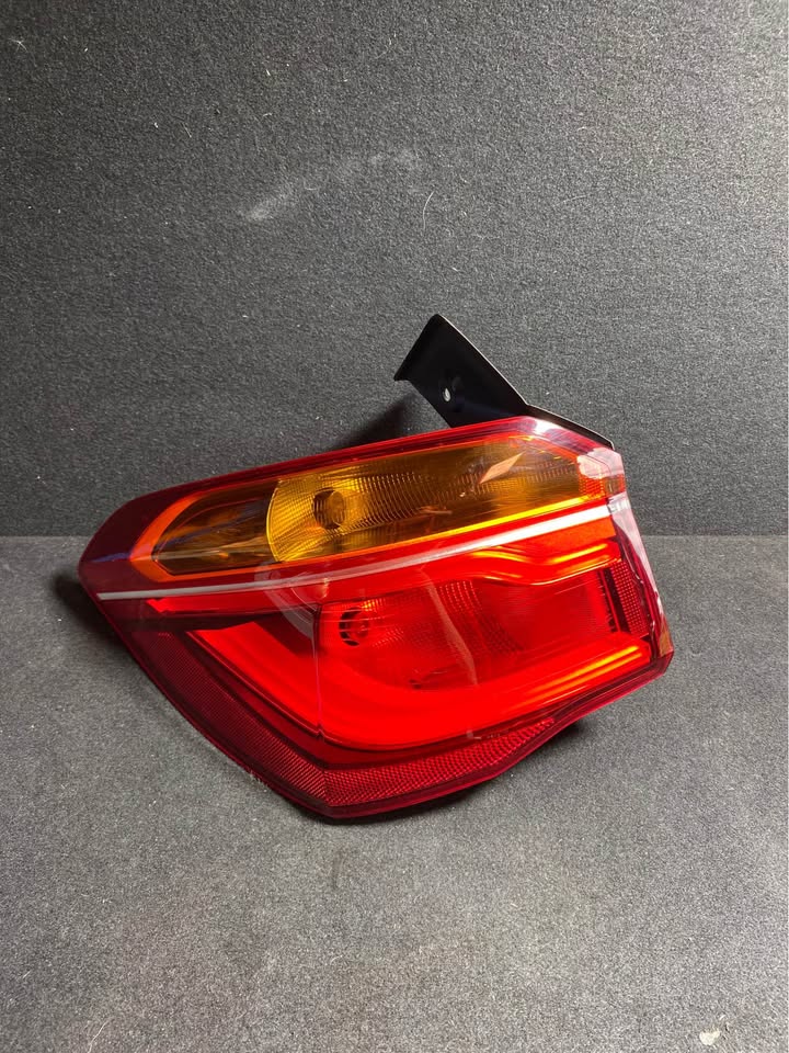 LEFT TAILLIGHT