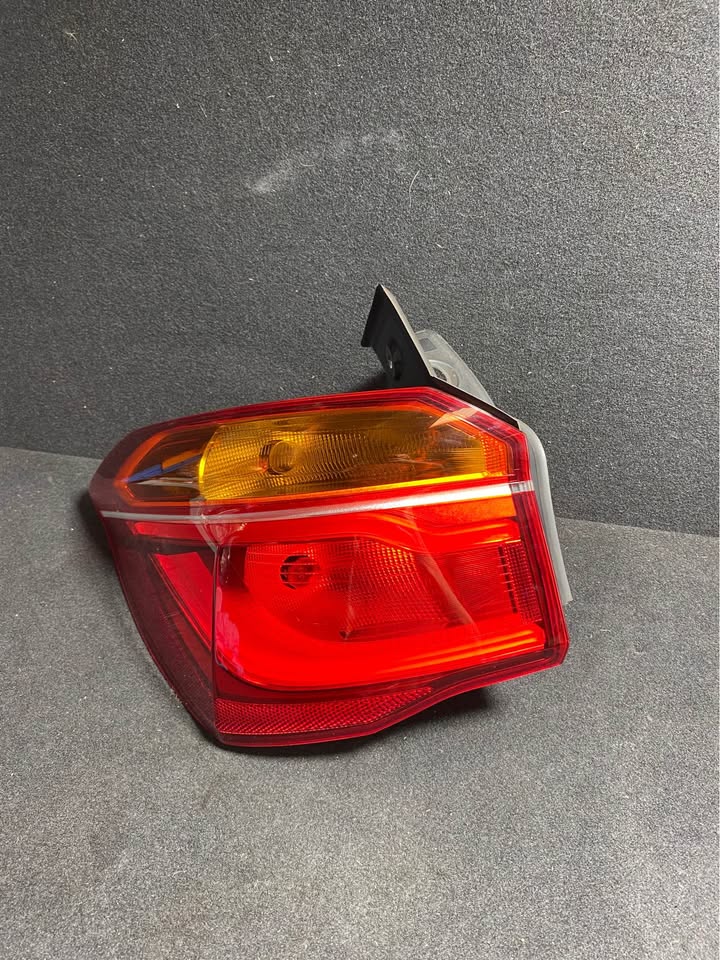 LEFT TAILLIGHT photo 2