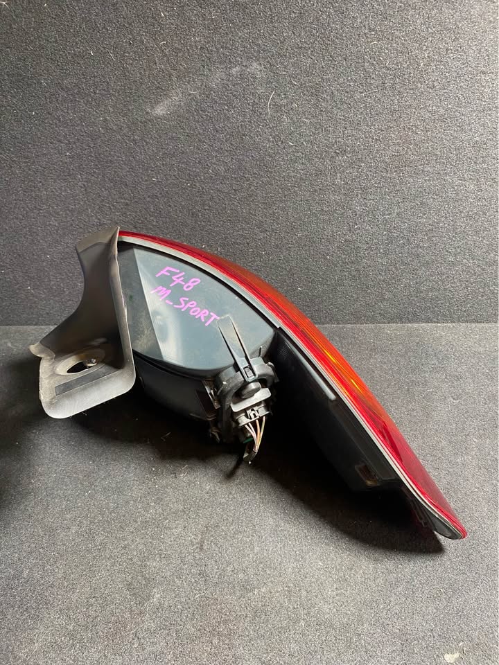 LEFT TAILLIGHT photo 4