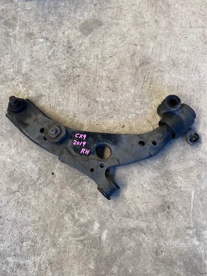 RIGHT FRONT LOWER CONTROL ARM