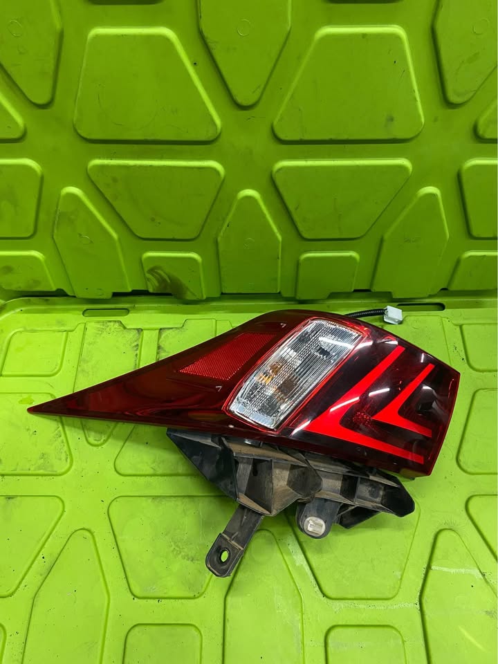 LEFT TAILLIGHT