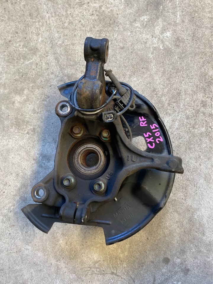 RIGHT FRONT HUB