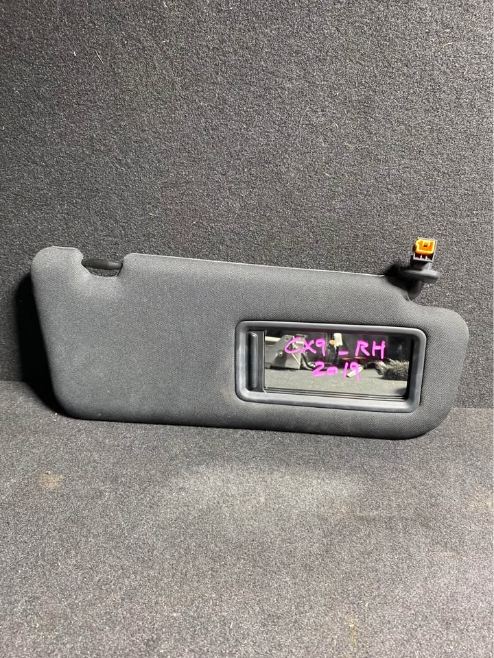 RIGHT SUNVISOR