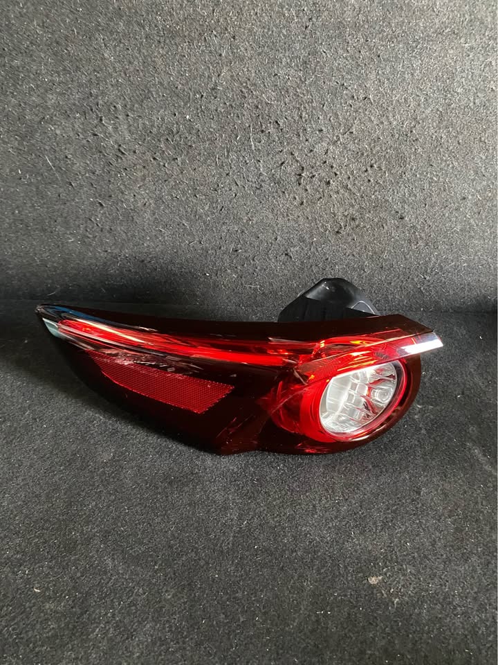 LEFT TAILLIGHT