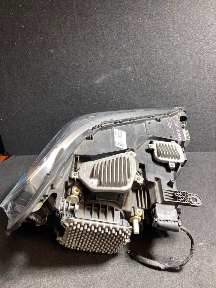 Left Headlight photo 4