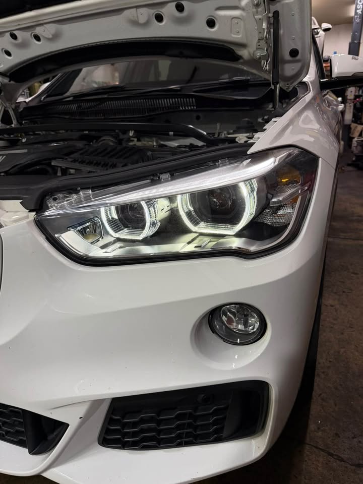 Left Headlight photo 3