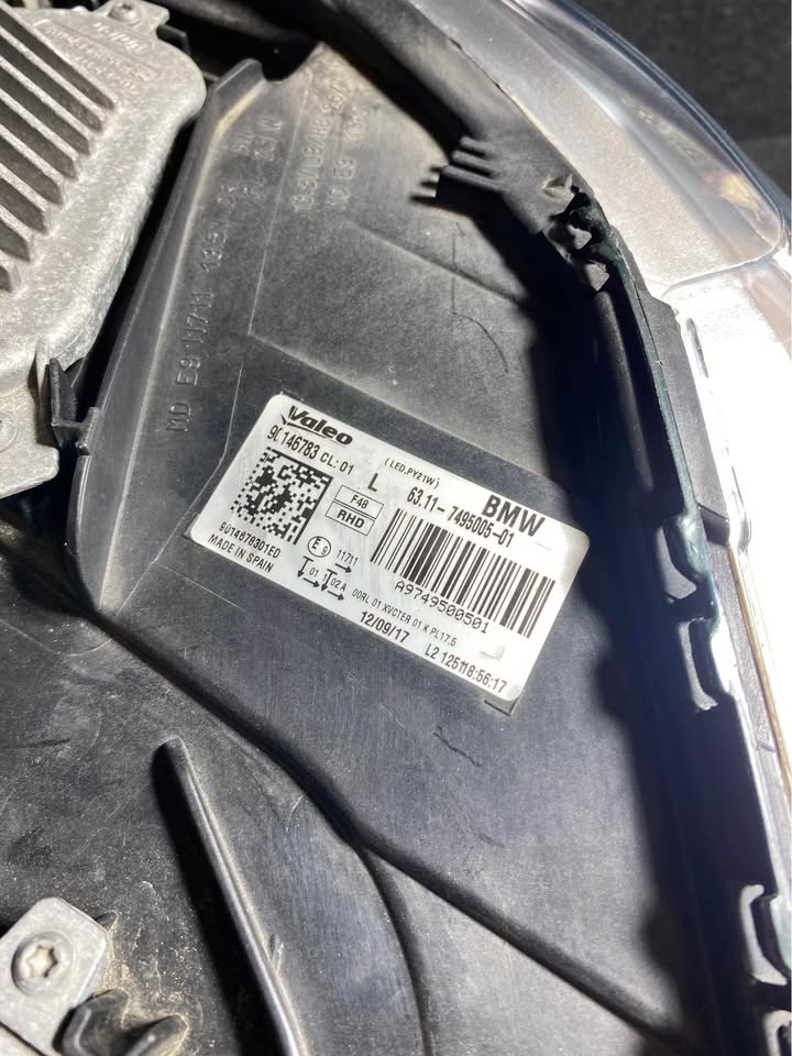 Left Headlight photo 6