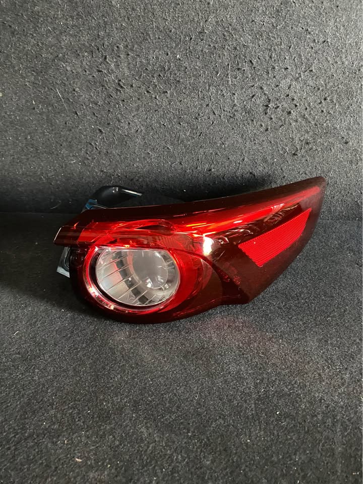 RIGHT TAILLIGHT