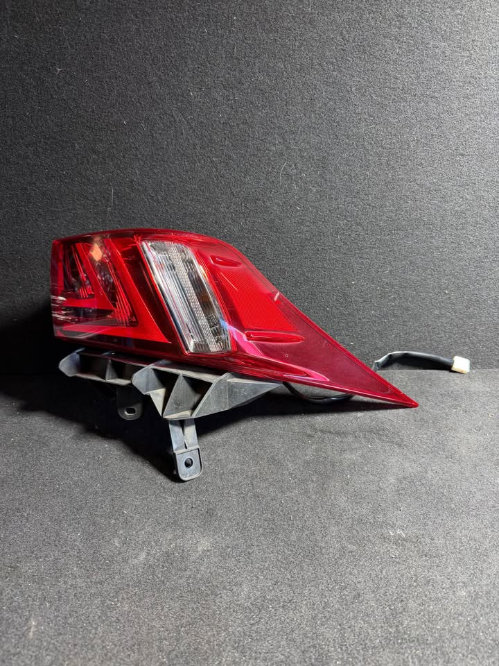 RIGHT TAILLIGHT