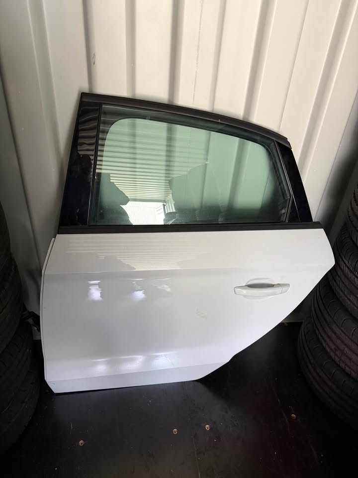 LEFT REAR DOOR