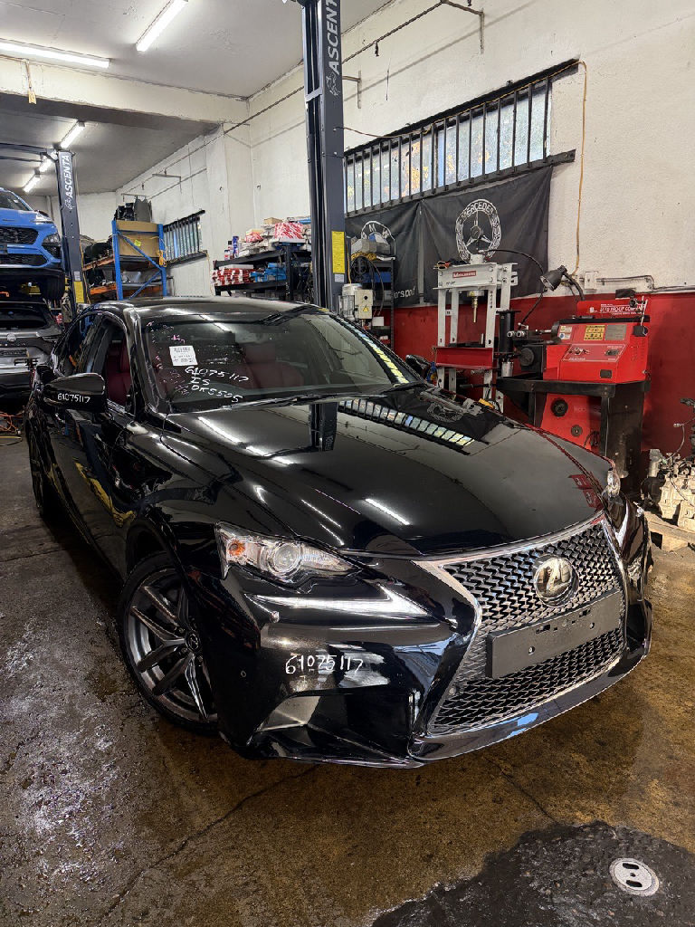 XE30 2016 Lexus IS200T