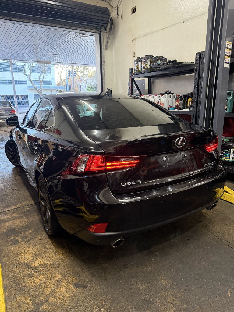 XE30 2016 Lexus IS200T photo 3