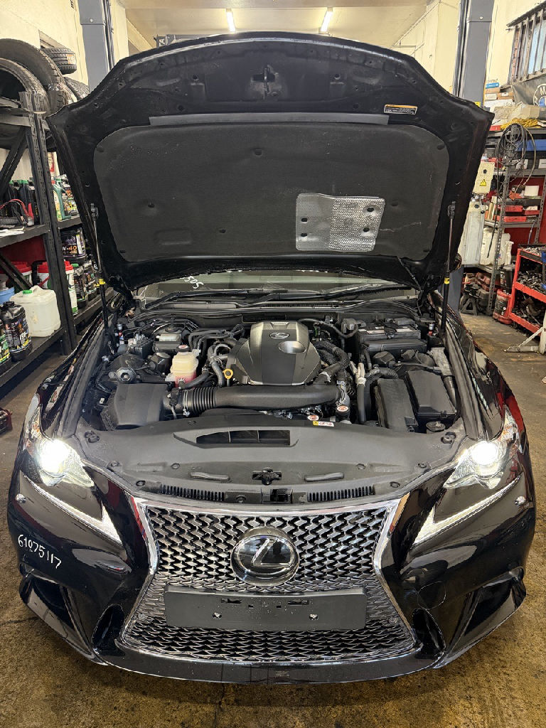 XE30 2016 Lexus IS200T photo 4