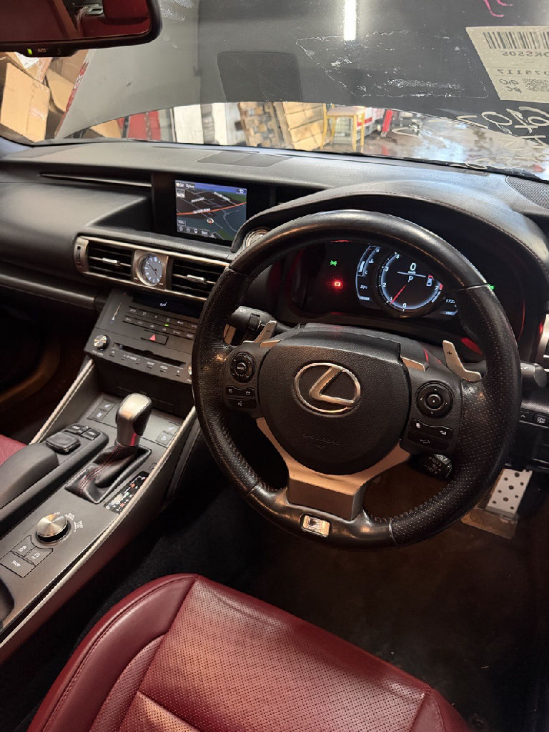XE30 2016 Lexus IS200T photo 6