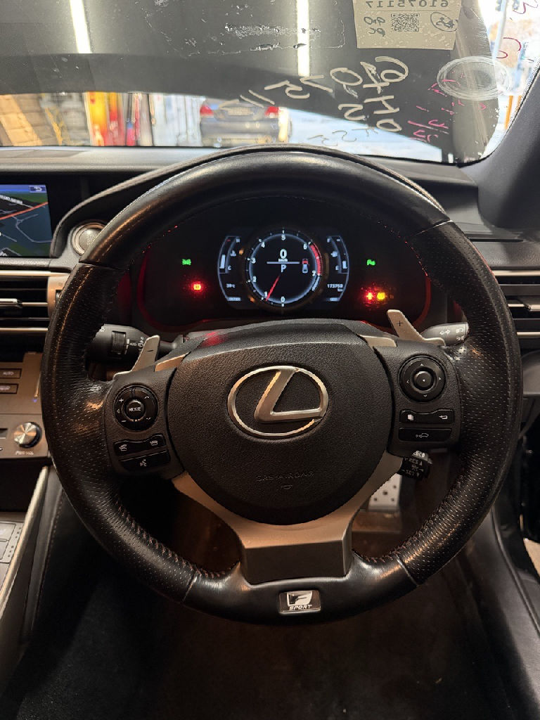 XE30 2016 Lexus IS200T photo 9