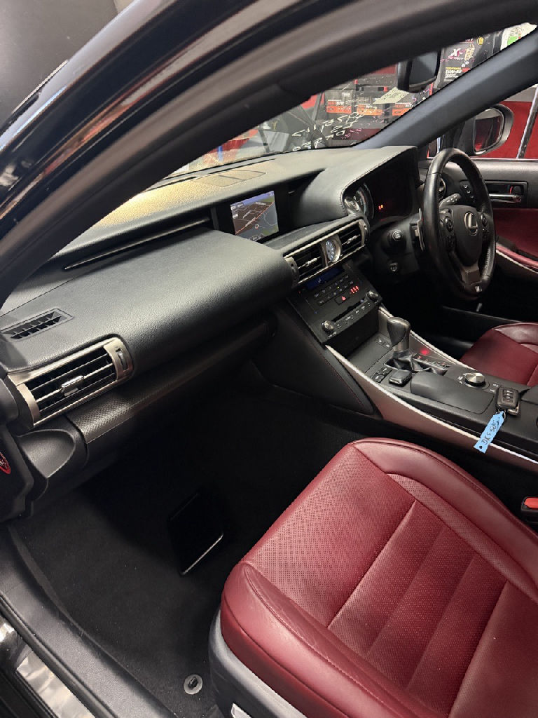 XE30 2016 Lexus IS200T photo 10