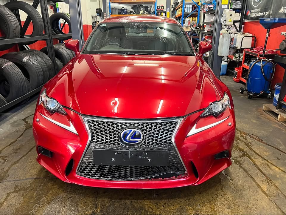 F SPORT 2015 LEXUS IS300H photo 2