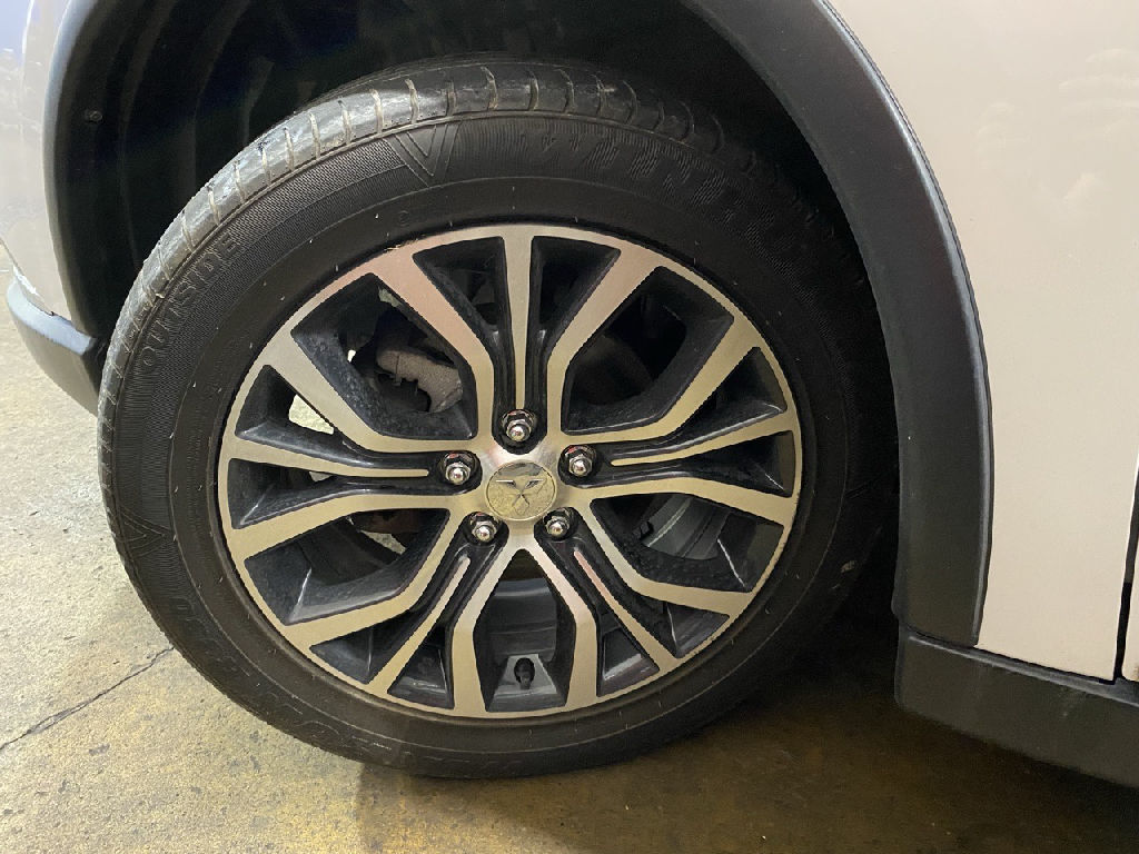 2017 Mitsubishi Outlander photo 4
