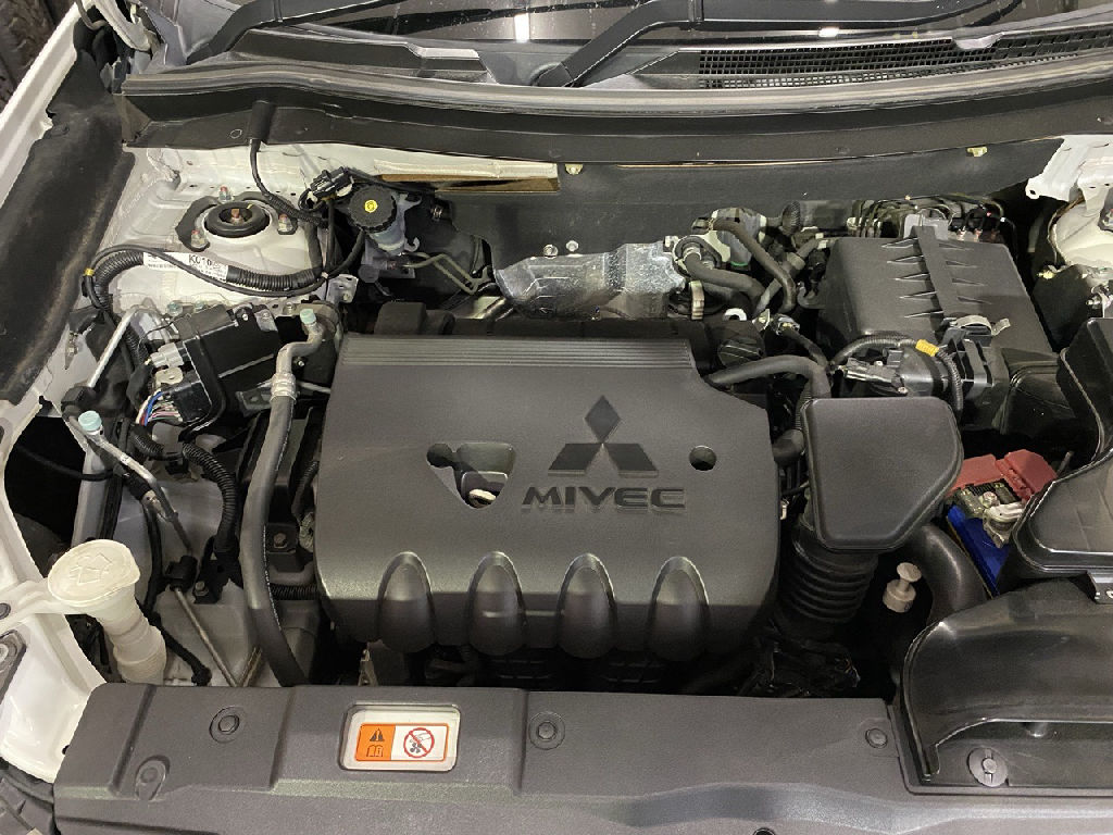 2017 Mitsubishi Outlander photo 10