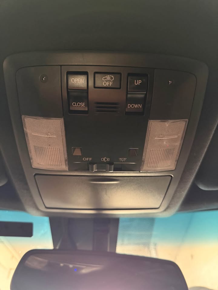 F SPORT 2013 LEXUS CT200H photo 6