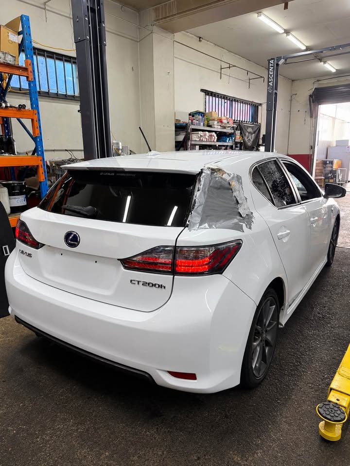 F SPORT 2013 LEXUS CT200H photo 2