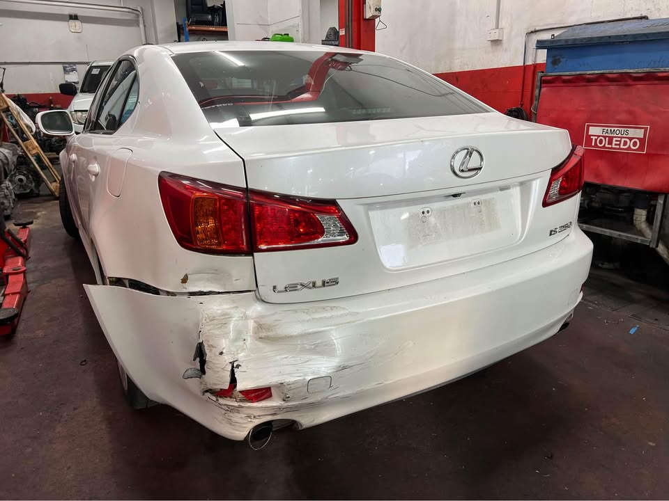 2010 LEXUS IS250 photo 4