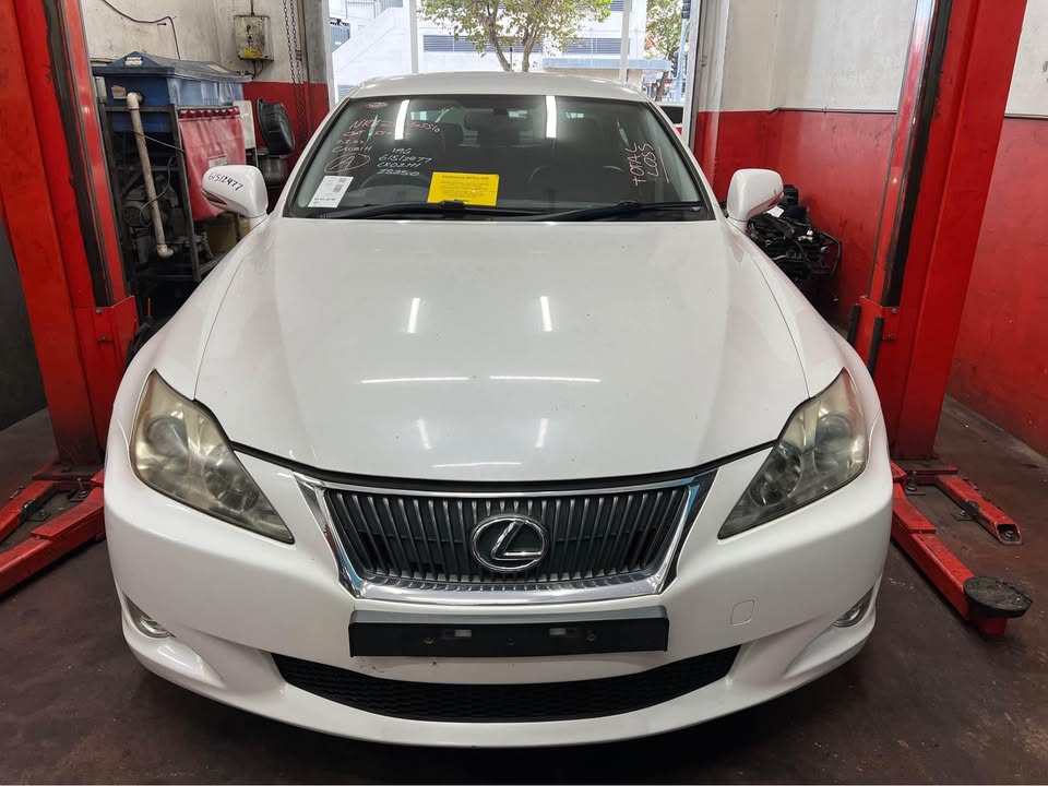 2010 LEXUS IS250 photo 2