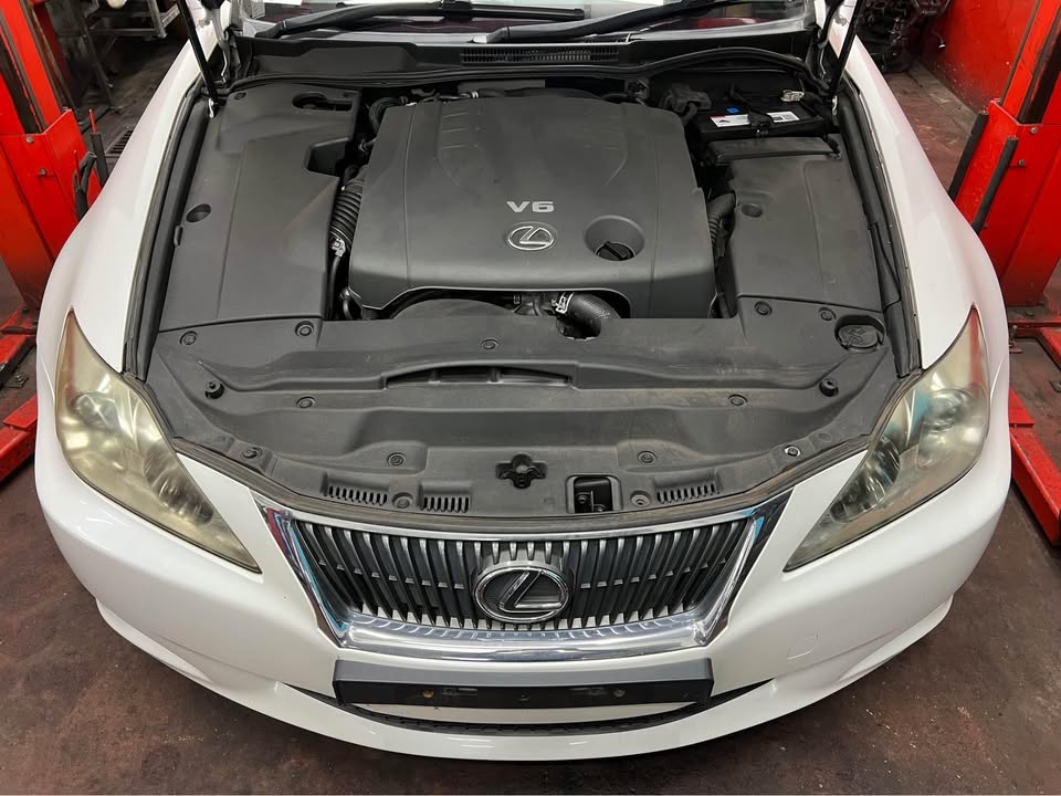 2010 LEXUS IS250 photo 6