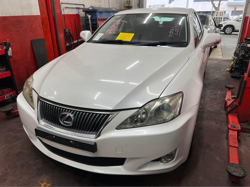2010 LEXUS IS250 photo 3