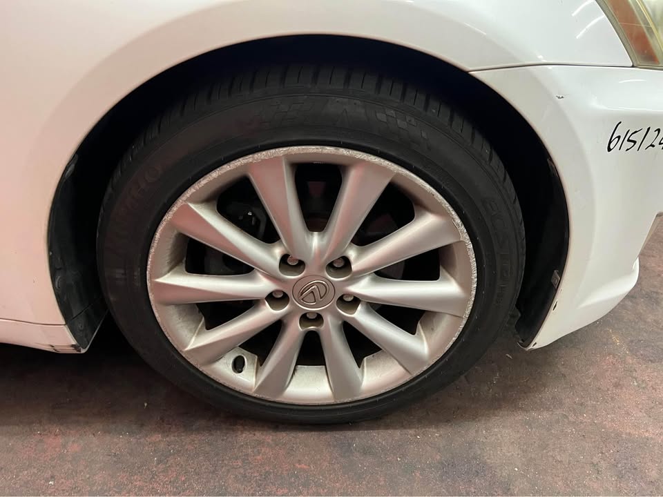 2010 LEXUS IS250 photo 9