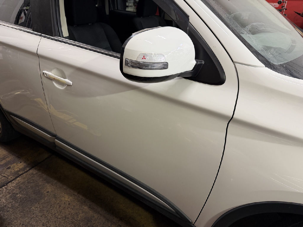 2017 Mitsubishi Outlander photo 4