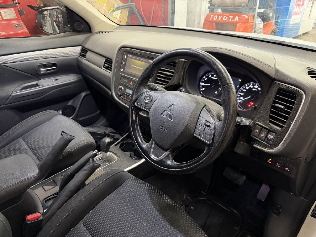 2017 Mitsubishi Outlander photo 6