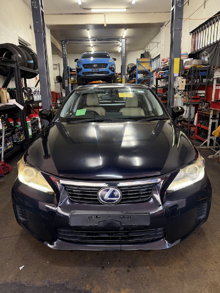2012 Lexus CT200H photo 2