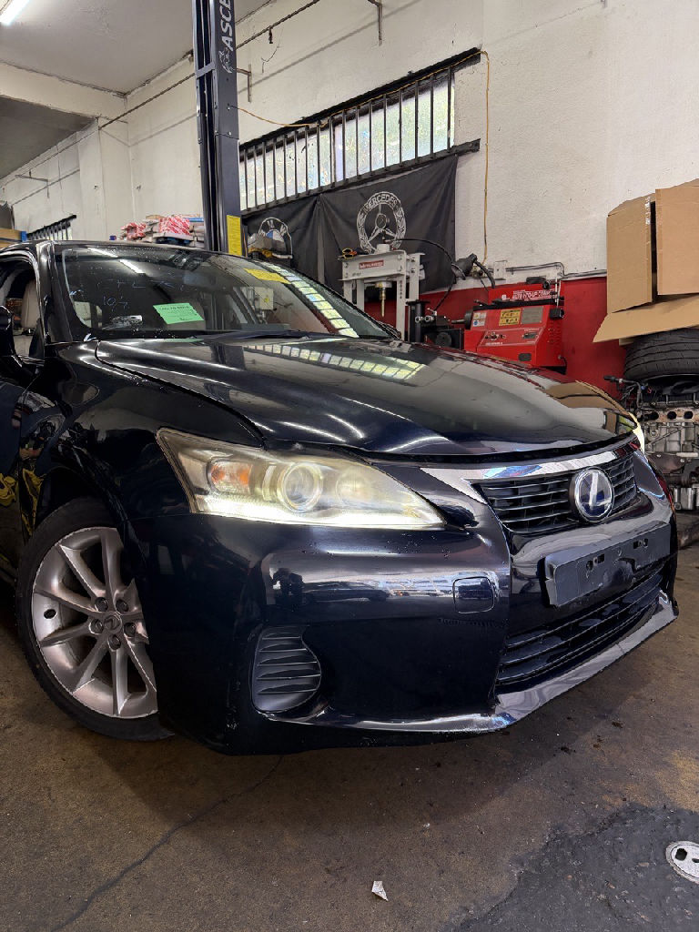 2012 Lexus CT200H photo 3