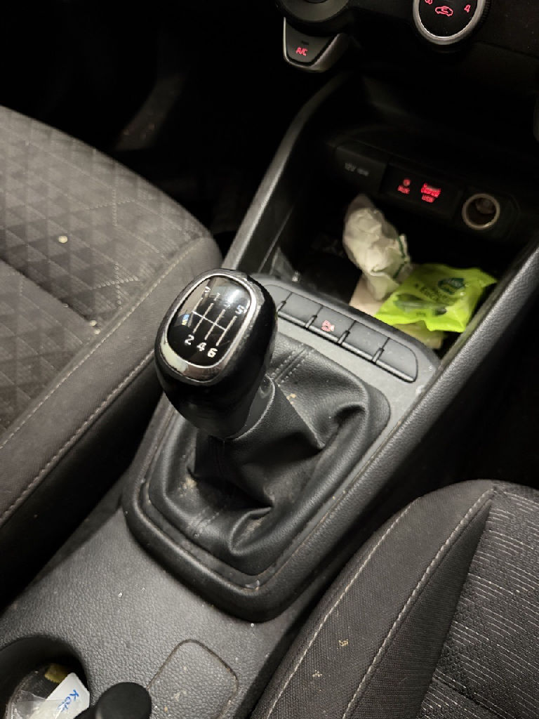 YB 2019 Kia Rio photo 7